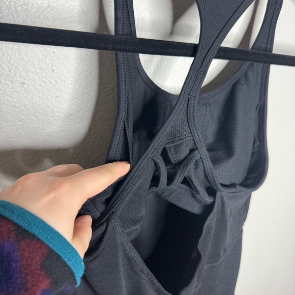 Athleta Swift Reach & Restore Tank Top Black 457973 with Pads Womens - Picture 7 of 9